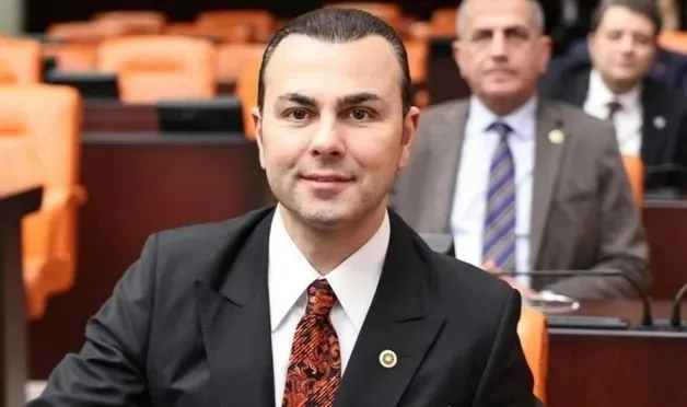 İYİ Parti Milletvekili Seyithan İzsiz, partisinden istifa etti