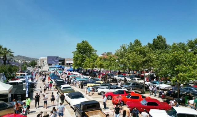  Klasik otomobiller Urla’da buluştu