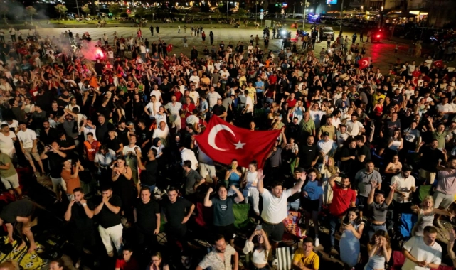Milli Takım, İzmirlileri sevince boğdu
