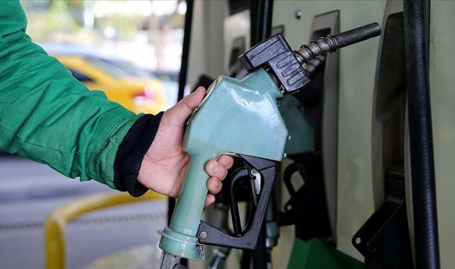 Motorin ve benzin zammı pompaya yansıdı 