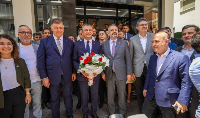 Özel'in İzmir programı başladı: İlk ziyaret İl Başkanlığı'na