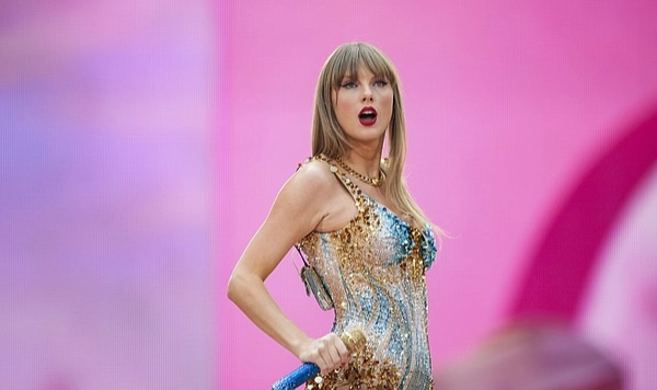 Taylor Swift, yine böcek yuttu
