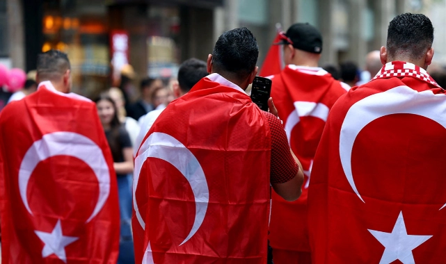 Türkiye-Portekiz maçı öncesi Türk taraftarların coşkusu