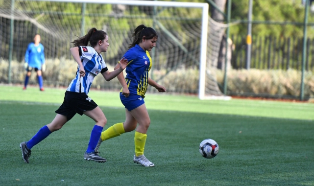 U13-U15 Kız Futbol Ligi'nde ilk düdük çaldı