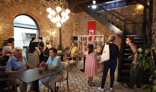 Başkan Mutlu açılışını yaptı: Konak'ta 'Mutluluk Kahvesi' açıldı