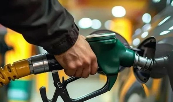 Benzin ve motorine zam geldi