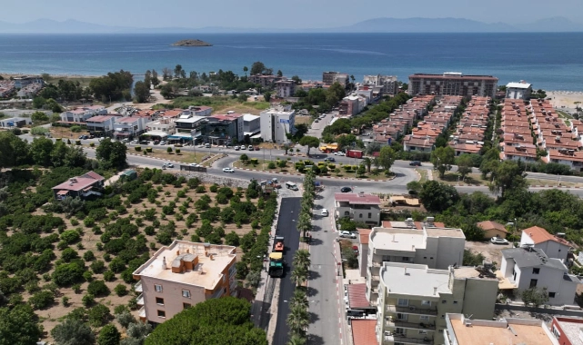 Büyükşehir'den asfalt atağı: Kemalpaşa ve Menderes’in yolları yenileniyor