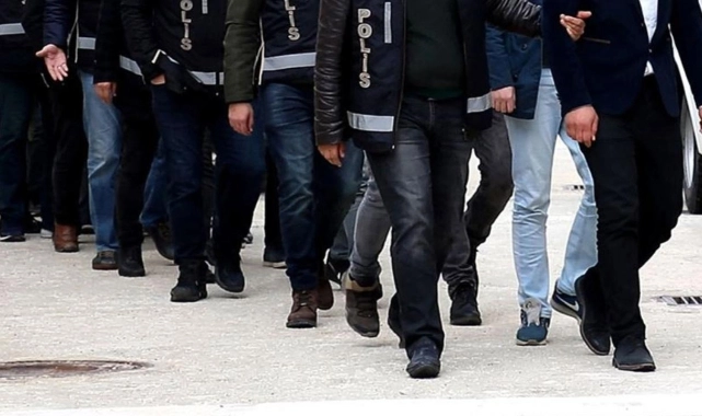 Çevrim içi çocuk müstehcenliği, cinsel taciz, yasadışı bahis... İzmir dahil 13 ilde 'Sibergöz-50' operasyonu