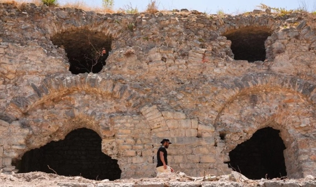 Efes'in kayıp kapısı bulundu 