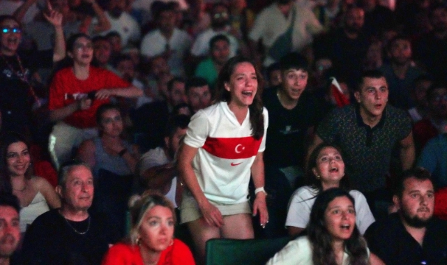 Futbol tutkusu İzmir'i sardı