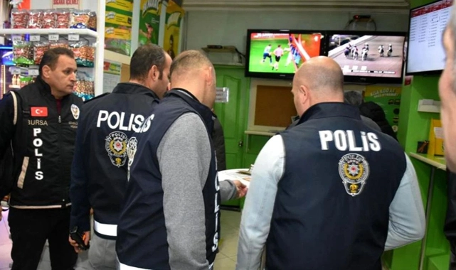  İzmir'de 'Demirbaşlar Çetesi'ne operasyon: 12 gözaltı