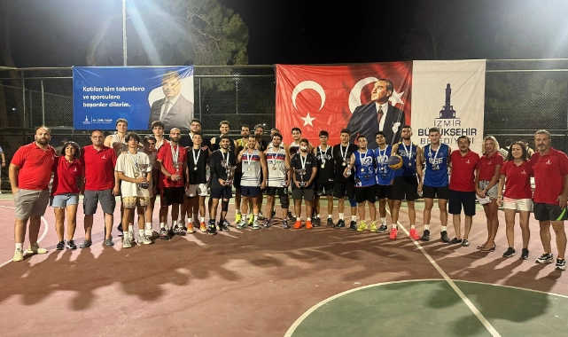 İzmir'de sokak basketbolunda heyecan dorukta