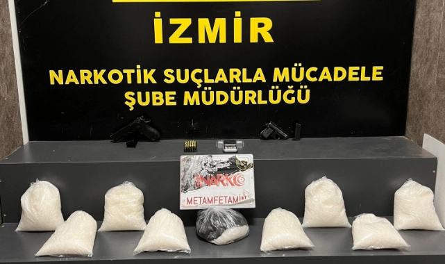İzmir'de zehir baskını! 8 kiloya yakın met, 60 binden fazla hap
