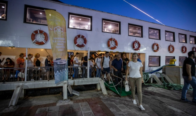İzmir'in eşsiz gün batımında Körfez turları başladı