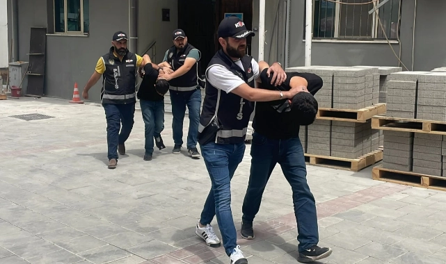 Karabağlar'da pompalı tüfekle dehşet saçmışlardı: 3 saldırgan tutuklandı