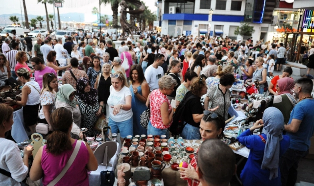Karşıyaka Çarşısı'nda ‘El Emeği Gece Pazarı'