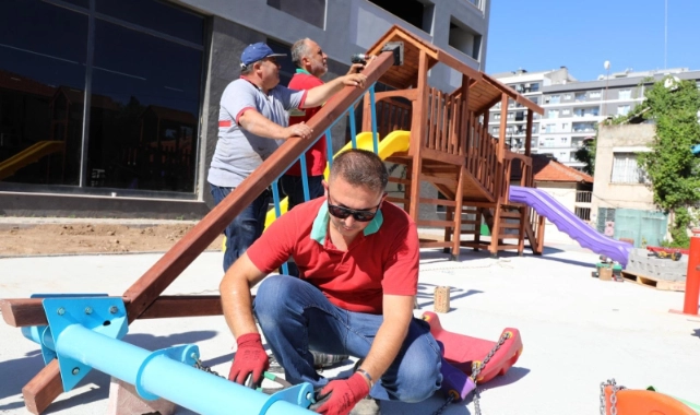 Karşıyaka'da parklar yenileniyor, yeşil doku güçleniyor  