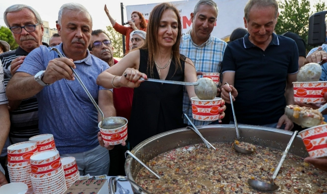 Karşıyakalılar aşurenin bereketini paylaştı