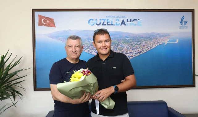 Maraton yüzücüsü Tuna, Başkan Günay’ı ziyaret ederek destek sözü aldı