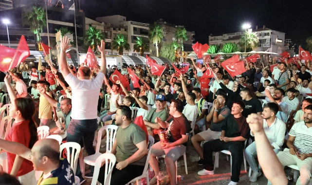 Menemen'de milli coşku dev ekranda yaşanacak 