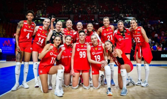 Olimpiyatlarda nefes kesen karşılaşma: Filenin Sultanları 2-0'dan geri geldi!