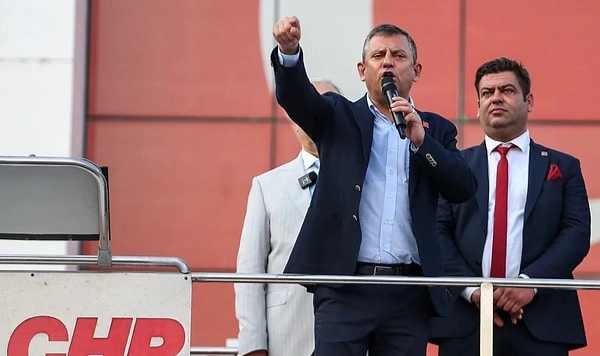 Özgür Özel'den Erdoğan'a yanıt: Taşıyamıyorsan bırak, milletin sırtından in; biz bu milleti taşırız