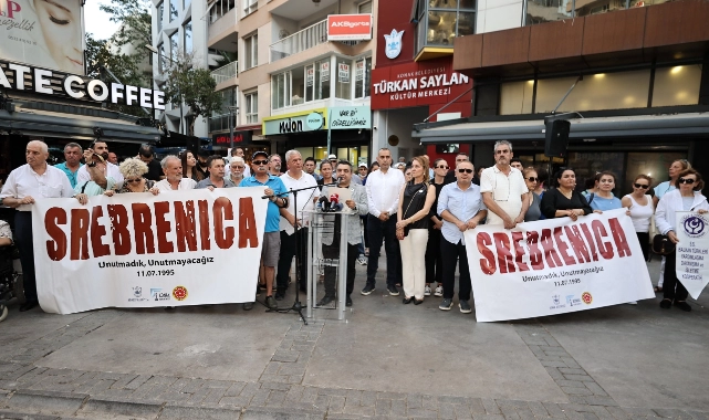 Srebrenitsa Katliamı’nda hayatını kaybedenler Konak’ta anıldı