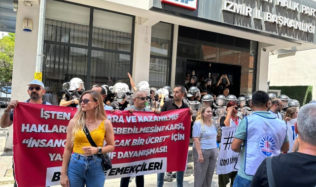 TİS bağı çözülemiyor! Memurlar CHP il binası önünde