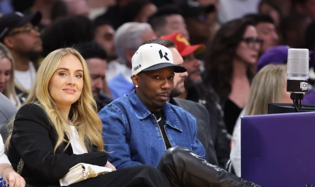 Adele, Münih'teki konserinde erkek arkadaşı Rich Paul ile nişanlandığını doğruladı 