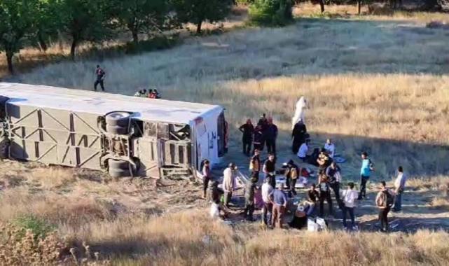 Bodrum'dan Van'a giden yolcu otobüsü şarampole devrildi