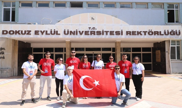 DEÜ öğrencilerinden 'Zafer Yürüyüşü'