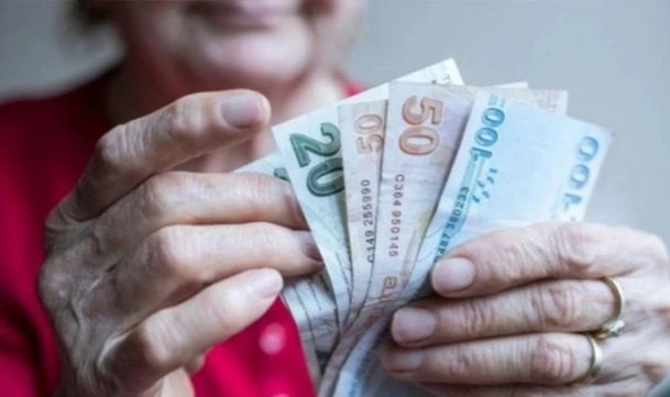 En düşük emekli maaşı artışı Resmi Gazete'de