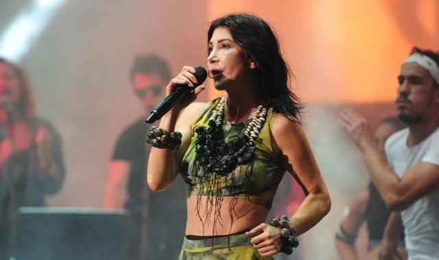 Hande Yener'in öfkesi dinmiyor: Atatürk'ten sonra senin ne haddine 