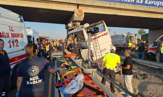 Katliam gibi kaza: 9 kişi öldü, 26 kişi yaralı