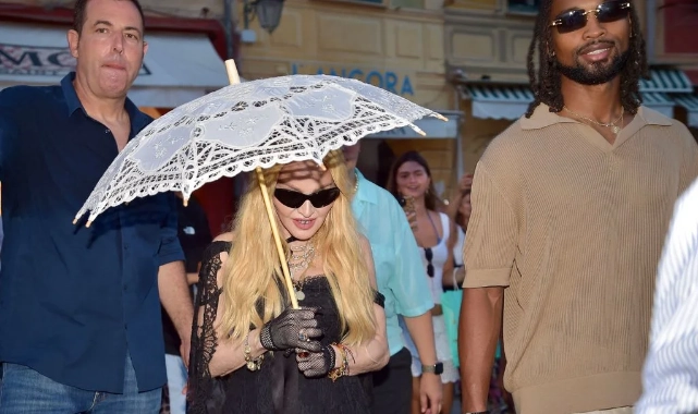 Madonna, kendisinden 37 yaş küçük yeni erkek arkadaşı Akeem Morris ile el ele görüntülendi 