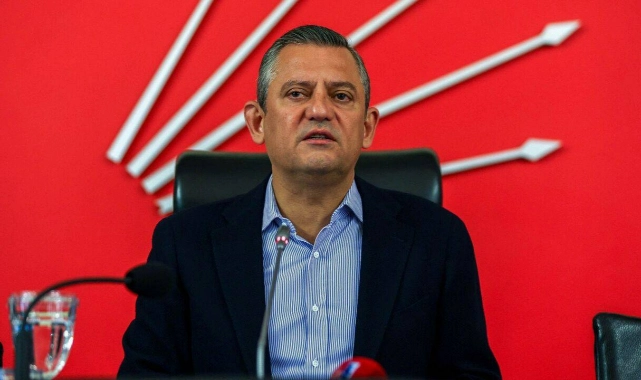 Özgür Özel'in ayağı kırıldı