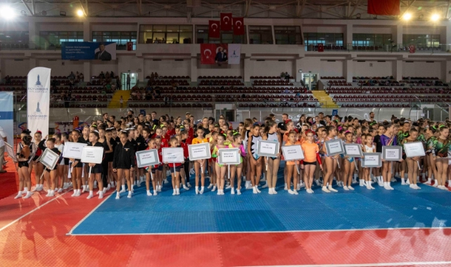 9 Eylül coşkusu Aerobik Cimnastik Şenliği ile başladı