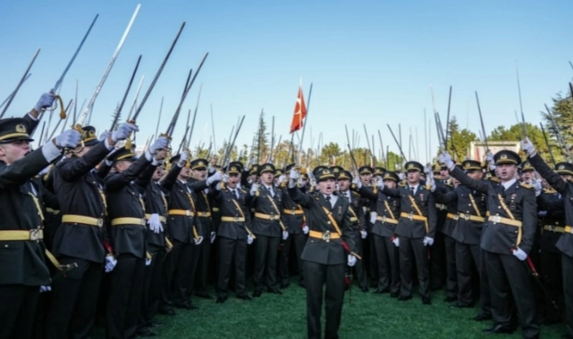 AK Parti MYK toplantısında günde "teğmenlerin yemini": "Üzerine gideceğiz"