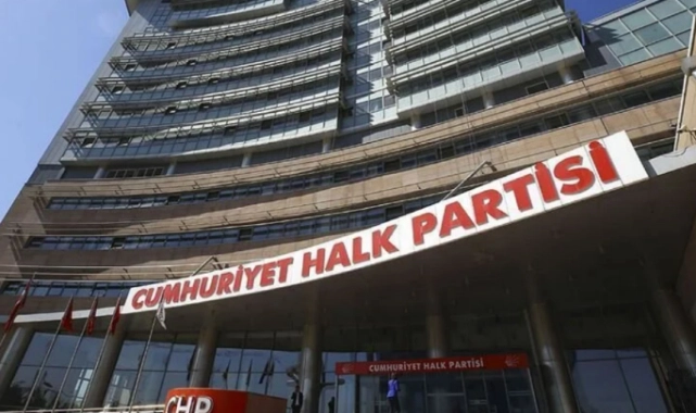 CHP 20. Olağanüstü Kurultayı başladı: Özgür Özel'den mesaj seli