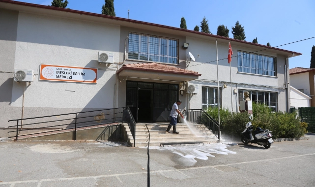 Efes Selçuk’ta okullarda temizlik alarmı