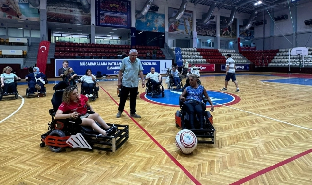 Engeller tekerlekli sandalye futbolu ile kalktı