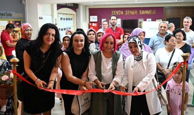 Hülya Yasemin'in "Renklerle Hayat" sergisi Bornova'da