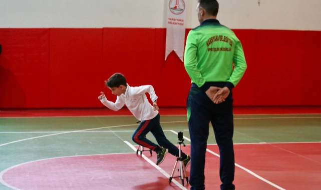 Karşıyaka Belediyesi çocuklara sporun kapısını aralıyor