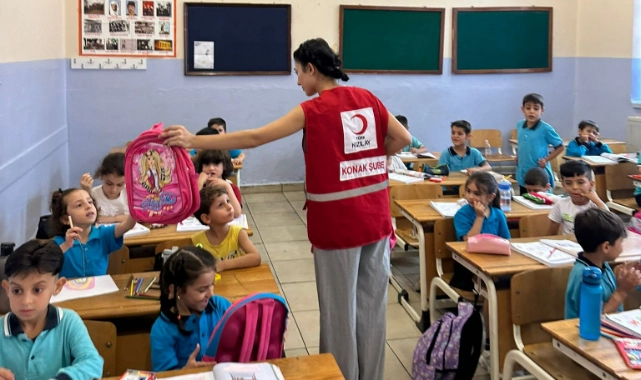 Konak Kızılay'dan öğrencilere destek: "Eğitimlerini en iyi şekilde sürdürebilmeleri için..." 