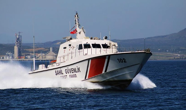 Muğla açıklarında kaçakların bindiği bot devrildi: 15 düzensiz göçmen kurtarıldı
