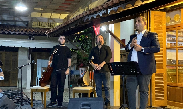 Narlıdere'de müzik konuştu: Sonere Bektaş konserine yoğun ilgi
