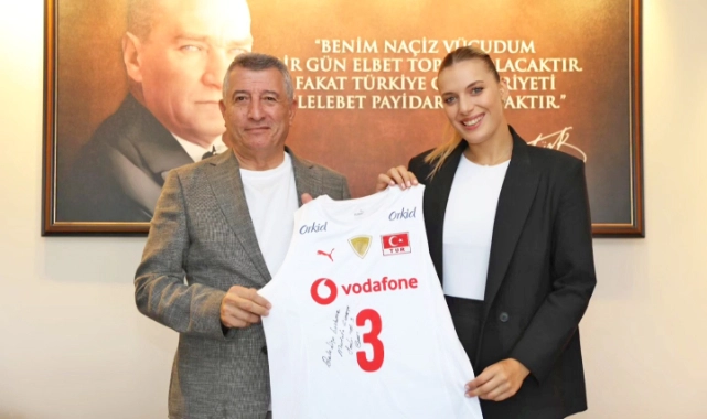 Voleybolun yıldızı Güzelbahçe'de antrenman yapacak