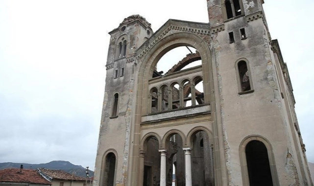 Yıllardır restore edilmedi: Tarihi kilise atıl kaldı! 