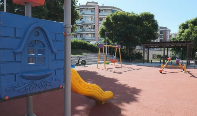 14 ilçede 84 park ve spor alanının zemini yenilendi
