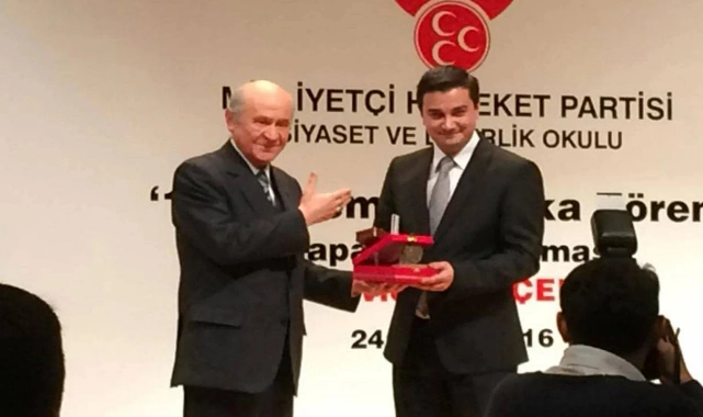 Bahçeli’nin Öcalan çağrısını eleştirmişti: MHP’li isim görevden alındı! 